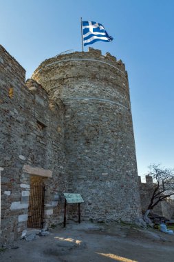 Kavala, Yunanistan - 27 Aralık 2015: Kule Kavala, Doğu Makedonya ve Trakya, Yunanistan Bizans Kalesi