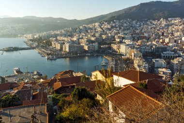 Kavala, Yunanistan - 27 Aralık 2015: Gün batımı görünümü kale kalıntıları ve Panorama Kavala, Doğu Makedonya ve Trakya, Yunanistan