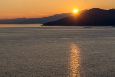 Kavala, Yunanistan - 27 Aralık 2015: Şaşırtıcı günbatımı görünümünü Kavala, Doğu Makedonya ve Trakya, Yunanistan