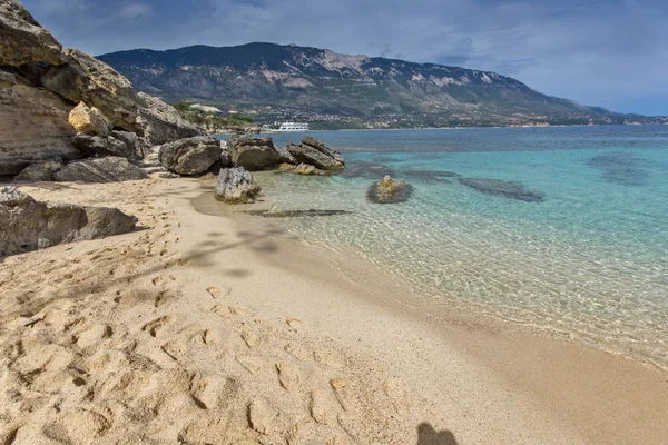 Βράχια Στα Νερά Της Παραλία Λιμένια Κεφαλονιά Επτάνησα Ελλάδα — Φωτογραφία Αρχείου