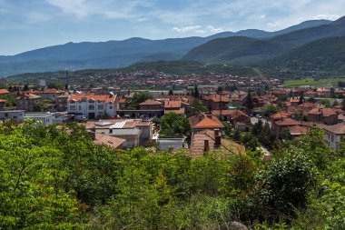 Peshtera, Bulgaristan - 5 Mayıs 2018: Panoramik şehir Peshtera From Peristera kale, Pazarcık bölge, Bulgaristan