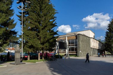 Fotinovo, Bulgaristan - 5 Mayıs 2018: Tipik sokaklarında köyü Fotinovo Rodop dağ, Pazarcık bölge, Bulgaristan