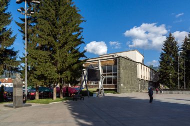 Fotinovo, Bulgaristan - 5 Mayıs 2018: Tipik sokaklarında köyü Fotinovo Rodop dağ, Pazarcık bölge, Bulgaristan