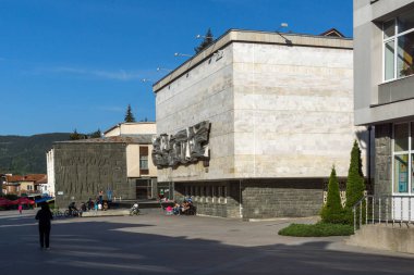 Fotinovo, Bulgaristan - 5 Mayıs 2018: Tipik sokaklarında köyü Fotinovo Rodop dağ, Pazarcık bölge, Bulgaristan