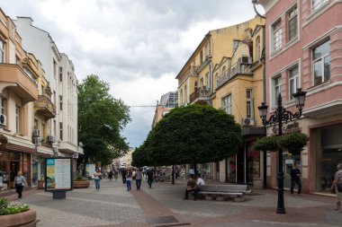Plovdiv, Bulgaristan - 25 Mayıs 2018: İnsanlar Şehir Plovdiv, Bulgaristan merkezi Street yürüyüş