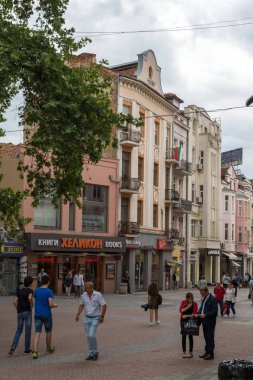 Plovdiv, Bulgaristan - 25 Mayıs 2018: İnsanlar Şehir Plovdiv, Bulgaristan merkezi Street yürüyüş