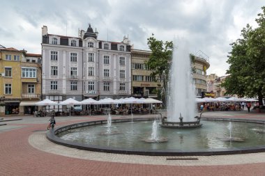 Plovdiv, Bulgaristan - 25 Mayıs 2018: İnsanlar Şehir Plovdiv, Bulgaristan merkezi Street yürüyüş