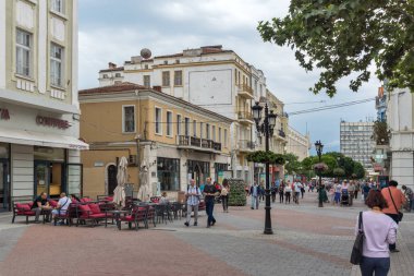 Plovdiv, Bulgaristan - 25 Mayıs 2018: İnsanlar Şehir Plovdiv, Bulgaristan merkezi Street yürüyüş