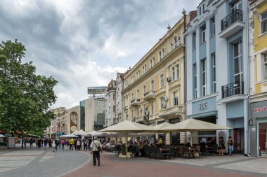 Plovdiv, Bulgaristan - 25 Mayıs 2018: İnsanlar Şehir Plovdiv, Bulgaristan merkezi Street yürüyüş