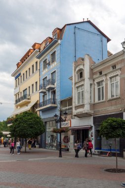 Plovdiv, Bulgaristan - 25 Mayıs 2018: İnsanlar Şehir Plovdiv, Bulgaristan merkezi Street yürüyüş