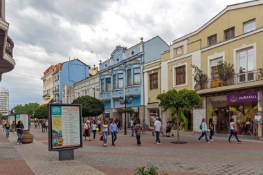 Plovdiv, Bulgaristan - 25 Mayıs 2018: İnsanlar Şehir Plovdiv, Bulgaristan merkezi Street yürüyüş