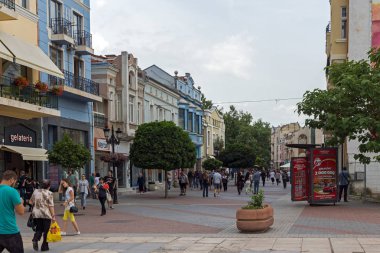 Plovdiv, Bulgaristan - 25 Mayıs 2018: İnsanlar Şehir Plovdiv, Bulgaristan merkezi Street yürüyüş
