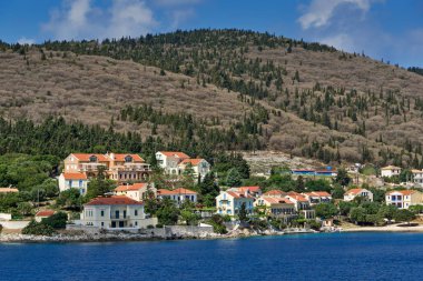 Fiskardo, Kefalonia, Yunanistan - 25 Mayıs 2015: Panoramik bir görünümünü Fiskardo Köyü, Kefalonia, Ionian Islands, Yunanistan