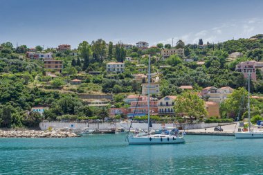 Lefkes, Kefalonia, Yunanistan - 26 Mayıs 2015: Panoramik bir görünümünü Lefkes kasaba, Kefalonia, Ionian Islands, Yunanistan