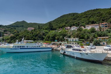 Lefkes, Kefalonia, Yunanistan - 26 Mayıs 2015: Panoramik bir görünümünü Lefkes kasaba, Kefalonia, Ionian Islands, Yunanistan