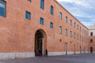 Madrid, İspanya - 23 Ocak 2018: Bina Conde Duque kültür merkezi Madrid şehir, İspanya
