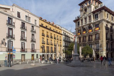 Madrid, İspanya - 23 Ocak 2018: Eski binasında Ramales kare (plaza Ramales) şehir Madrid, İspanya