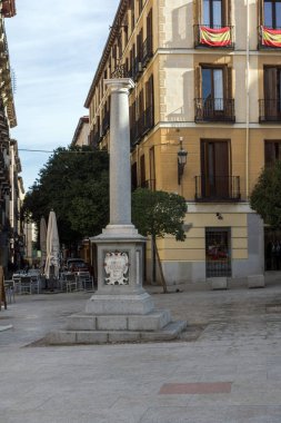 Madrid, İspanya - 23 Ocak 2018: Eski binasında Ramales kare (plaza Ramales) şehir Madrid, İspanya