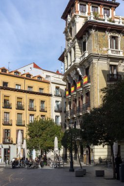 Madrid, İspanya - 23 Ocak 2018: Eski binasında Ramales kare (plaza Ramales) şehir Madrid, İspanya