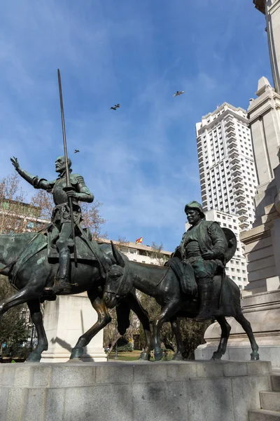 Madrid España Enero 2018 Monumento Cervantes Don Quijote Sancho Panza —  Fotos de Stock