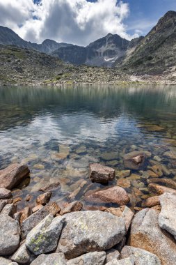 Musala tepe Musalenski göllerde, Rila Dağı, Bulgaristan ile muhteşem manzara