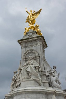 Londra, İngiltere - 17 Haziran 2016: Kraliçe Victoria Memorial önünde Buckingham Sarayı, Londra, İngiltere, Amerika Birleşik Devletleri