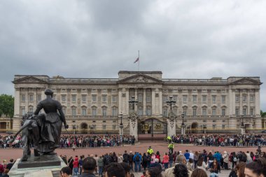 Londra, İngiltere - 17 Haziran 2016: Buckingham Sarayı Londra, İngiltere, Büyük Britanya