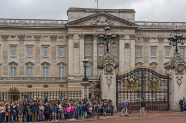 Londra, İngiltere - 17 Haziran 2016: Buckingham Sarayı Londra, İngiltere, Büyük Britanya