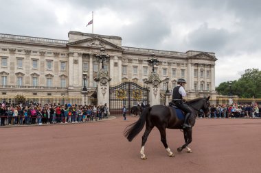 Londra, İngiltere - 17 Haziran 2016: Buckingham Sarayı Londra, İngiltere, Büyük Britanya