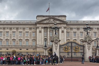 Londra, İngiltere - 17 Haziran 2016: Buckingham Sarayı Londra, İngiltere, Büyük Britanya