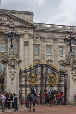 Londra, İngiltere - 17 Haziran 2016: Buckingham Sarayı Londra, İngiltere, Büyük Britanya