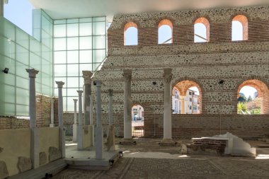 Sandanski, Bulgaristan - 4 Nisan 2018: Harabeleri, piskoposluk Sandanski, Bulgaristan kasabasında Bazilikası ile karmaşık