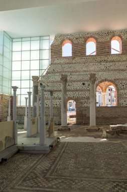 Sandanski, Bulgaristan - 4 Nisan 2018: Harabeleri, piskoposluk Sandanski, Bulgaristan kasabasında Bazilikası ile karmaşık