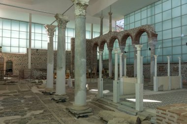 Sandanski, Bulgaristan - 4 Nisan 2018: Harabeleri, piskoposluk Sandanski, Bulgaristan kasabasında Bazilikası ile karmaşık