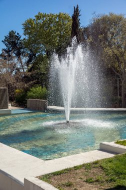 Sandanski, Bulgaristan - 4 Nisan 2018: Park St. Vrach kasaba Sandanski, Bulgaristan bahar görünümü