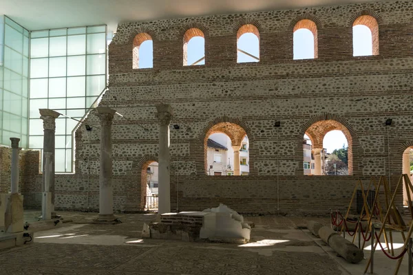 Sandanski, Bulgaristan - 4 Nisan 2018: Harabeleri, piskoposluk Sandanski, Bulgaristan kasabasında Bazilikası ile karmaşık