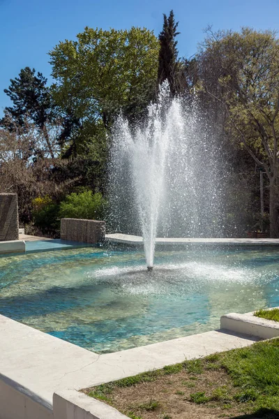 Sandanski, Bulgaristan - 4 Nisan 2018: Park St. Vrach kasaba Sandanski, Bulgaristan bahar görünümü