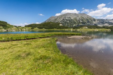 Muratovo Gölü ve Todorka tepe, Pirin Dağı, Bulgaristan ile muhteşem manzara