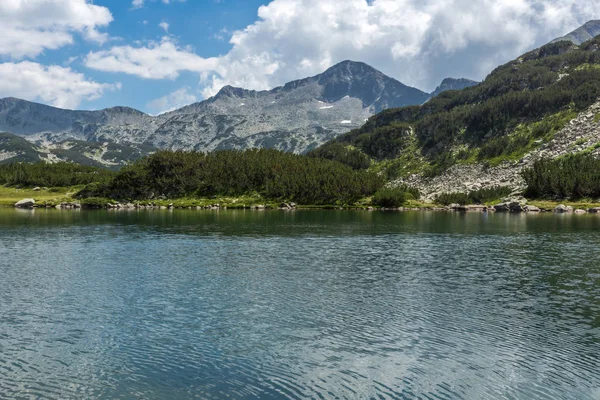 Amazing Landscape Dengan Danau Muratovo Dan Puncak Banderishki Chukar Pirin — Stok Foto