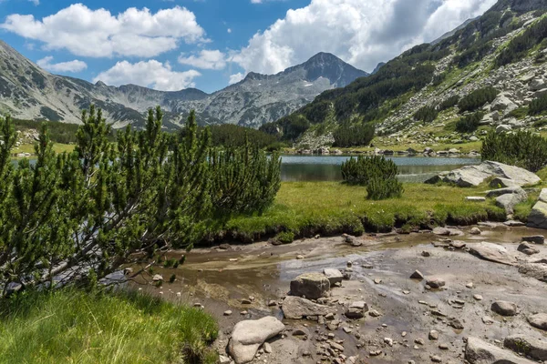 Amazing Landscape Dengan Danau Muratovo Dan Puncak Banderishki Chukar Pirin — Stok Foto
