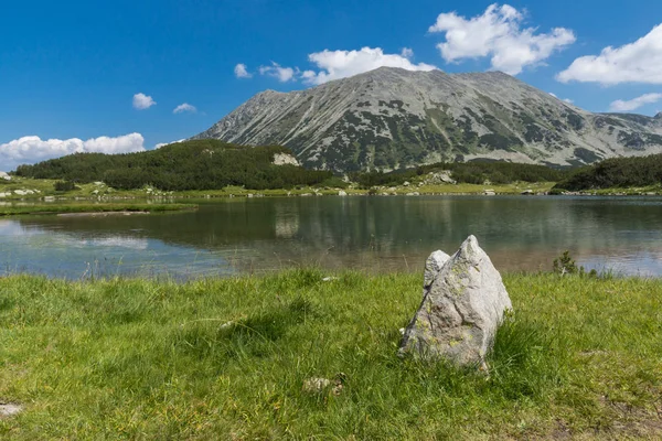 Amazing Landscape Dengan Danau Muratovo Dan Puncak Todorka Pirin Mountain — Stok Foto