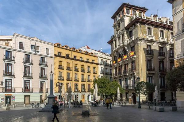 Madrid, İspanya - 23 Ocak 2018: Eski binasında Ramales kare (plaza Ramales) şehir Madrid, İspanya