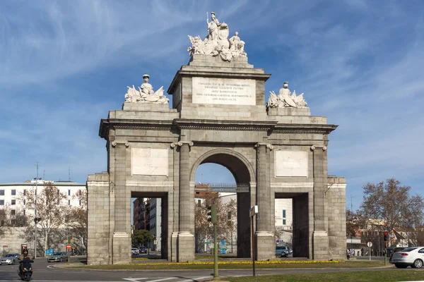 Madrid, İspanya - 23 Ocak 2018: görünüm Puerta de Toledo şehir Madrid, İspanya, Amazing