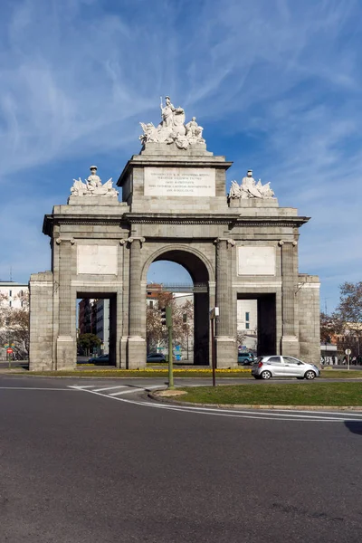 Madrid, İspanya - 23 Ocak 2018: görünüm Puerta de Toledo şehir Madrid, İspanya, Amazing