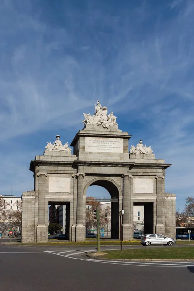 Madrid, İspanya - 23 Ocak 2018: görünüm Puerta de Toledo şehir Madrid, İspanya, Amazing