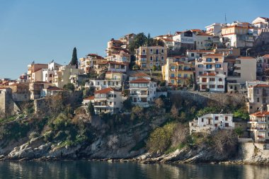 Kavala, Yunanistan - 28 Aralık 2015: Panoramik görünümü olt kasaba Kavala, Doğu Makedonya ve Trakya, Yunanistan ve Ege Denizi