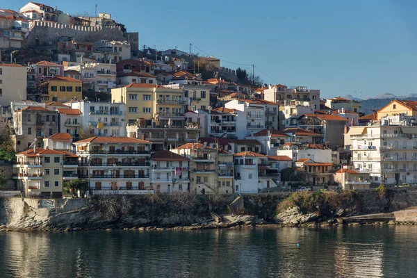 Kavala, Yunanistan - 28 Aralık 2015: Panoramik görünümü olt kasaba Kavala, Doğu Makedonya ve Trakya, Yunanistan ve Ege Denizi