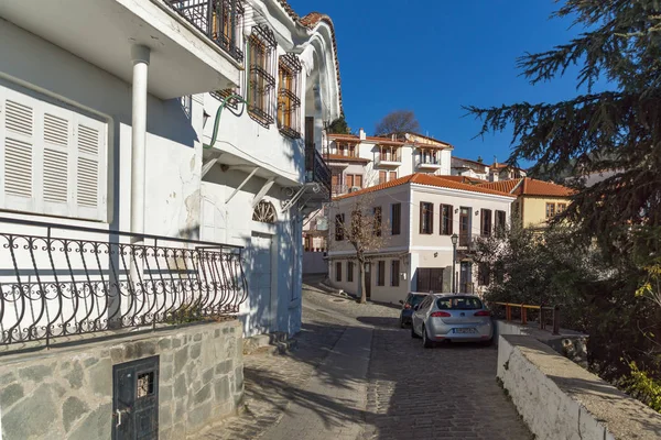 Xanthi, Yunanistan - 28 Aralık 2015: Street ve eski evleri eski kasaba İskeçe, Doğu Makedonya ve Trakya, Yunanistan