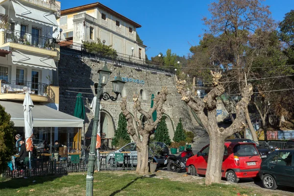 Xanthi, Yunanistan - 28 Aralık 2015: Street ve eski evleri eski kasaba İskeçe, Doğu Makedonya ve Trakya, Yunanistan
