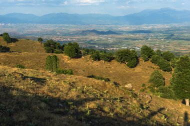 Şaşırtıcı günbatımı manzara Ograzhden dağ, bölge Yukarı Cuma, Bulgaristan